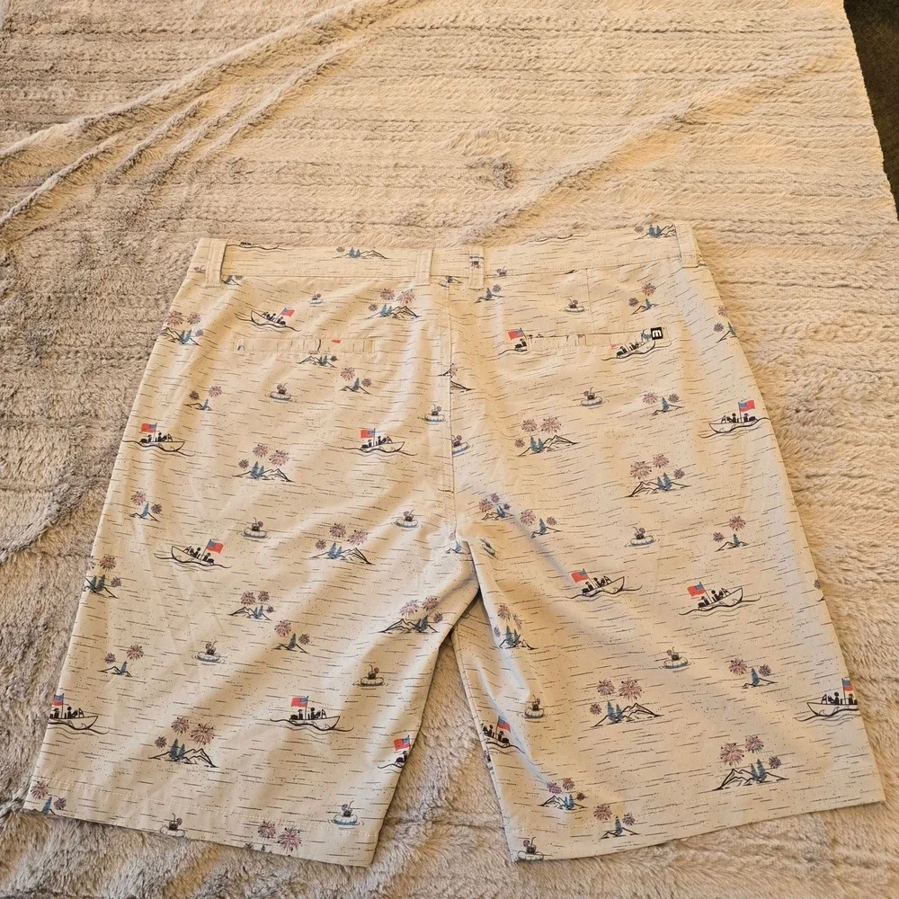 Travis Mathew Mens 40 Tan Boat Firework American Flag Golf Shorts Patriot Khaki